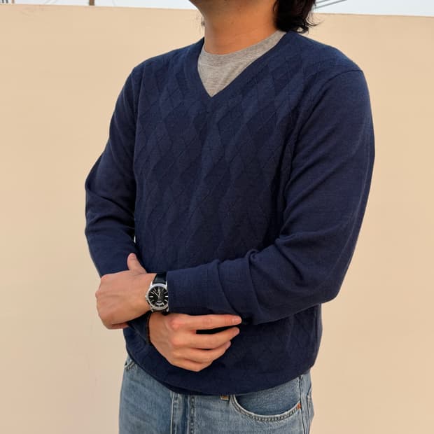 울 100 아가일 브이넥 니트