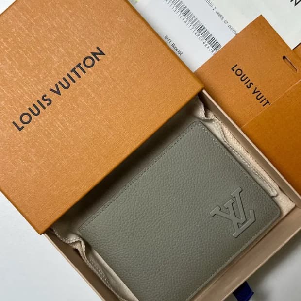 루이비통 그레이 반지갑 (정품SS급)