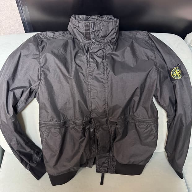 스톤아일랜드 멤브라나 바람막이 블랙