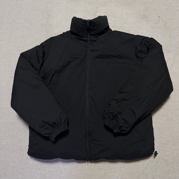 엄브로 멀티로고 리버시블 숏패딩 자켓