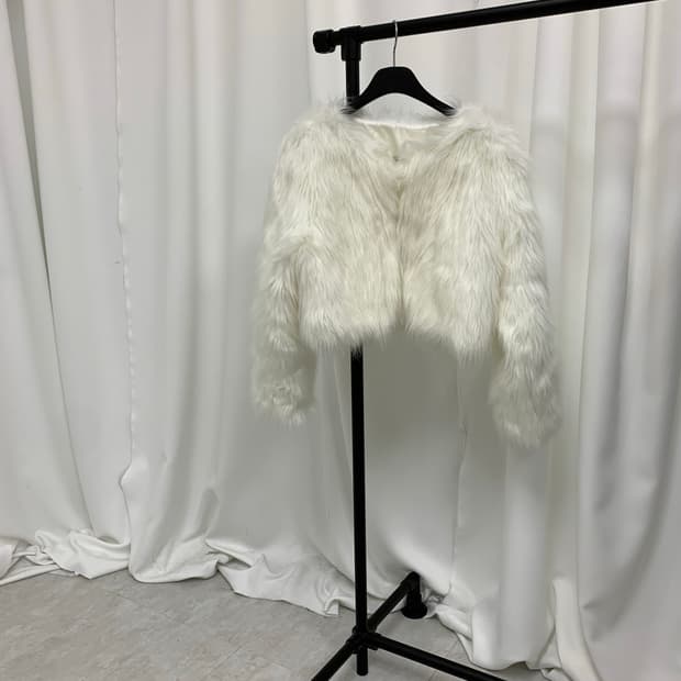 화이트 크롭 퍼자켓