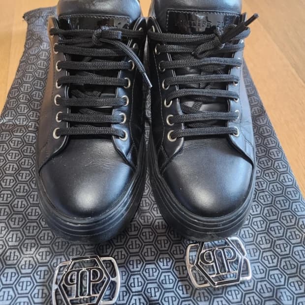 [필립플레인 블랙 레더 스니커즈 40 (260)]