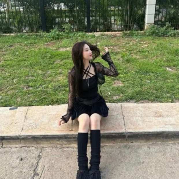 레드벨벳 조이 착용 ) 카하라, 쓰리타임즈, youhee 치마 볼레로상의