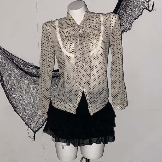 ꒰ঌ 공겜 여주 로걀 도트 리본 블라우스 ໒꒱