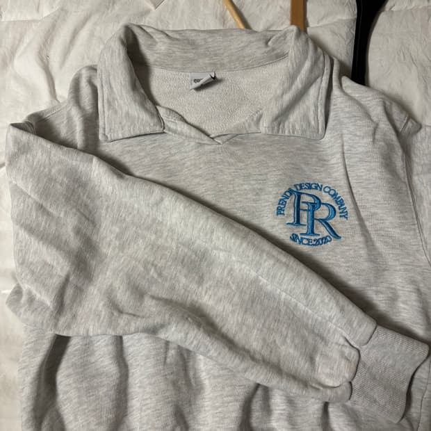 프렌다 크롭 맨투맨 그레이 FREE