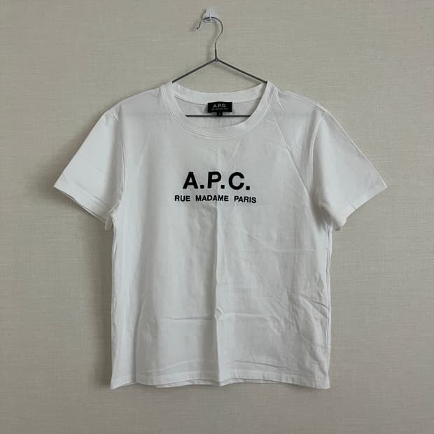 아페쎄 일본한정 로고 자수 반팔티