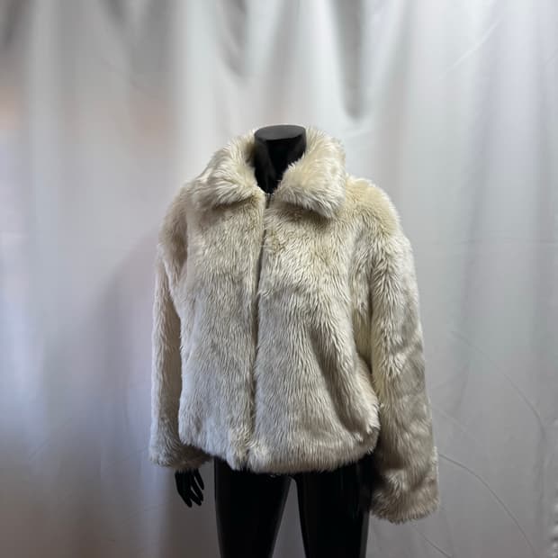 white pepper / 에코 퍼 자켓