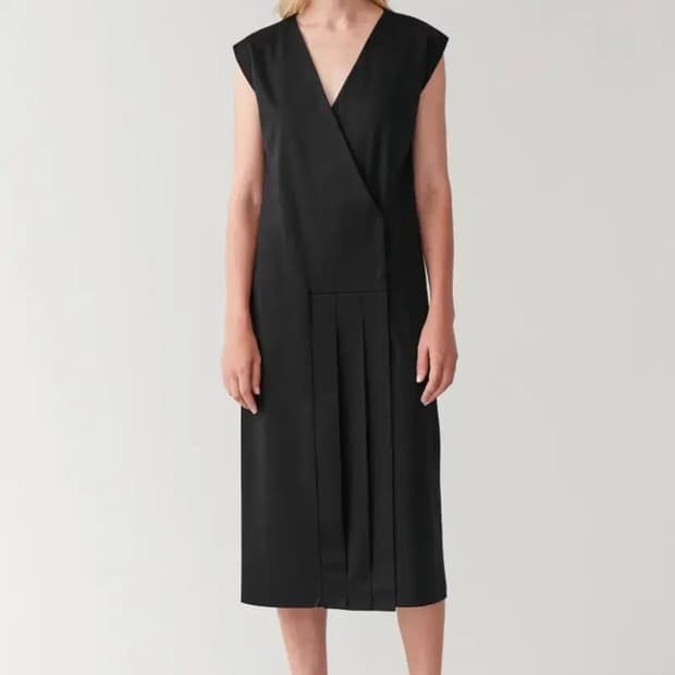 Cos 블랙 민소매 플리츠 원피스