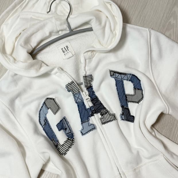 유일매물) 갭 데님 패치로고 딱붙 후드집업 (화이트)