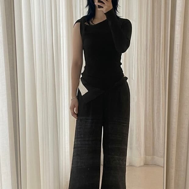 DION LEE  / 비대칭 컷아웃 니트 