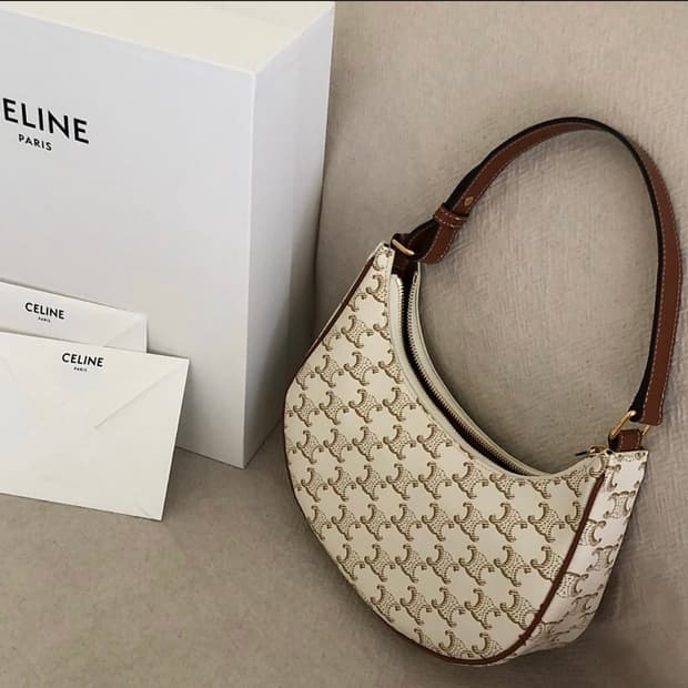 셀린느 트리옹프 캔버스 아바백 화이트