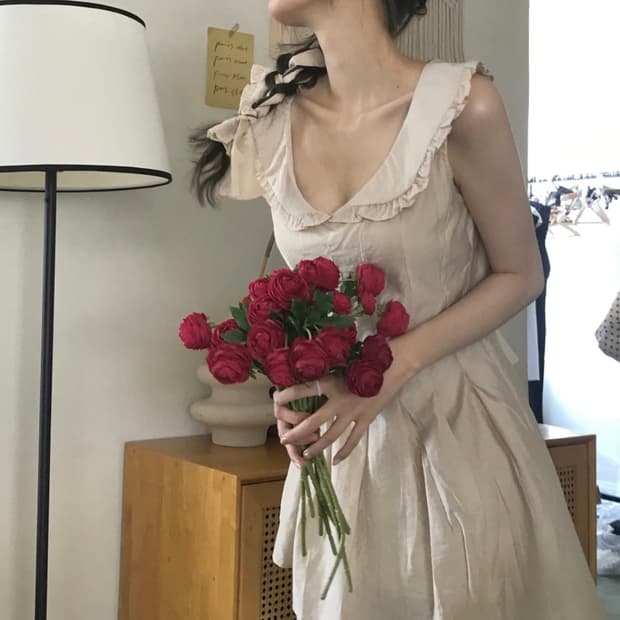 베이지 카라 프릴 원피스