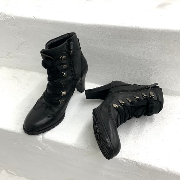 Leather ankle heel boots 