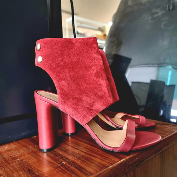 이로 IRO 스웨이드 오픈토힐 펌프스 구두 힐 (38/250) 상태최상