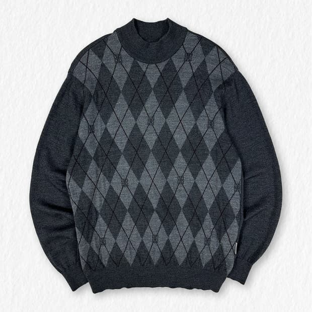 지방시 아가일패턴 반폴라 니트