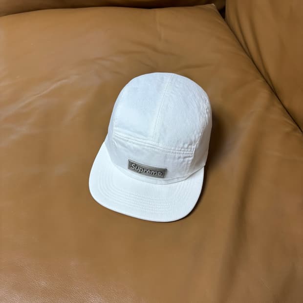 Supreme 슈프림 메탈 로고 데님 화이트 캠프캡 모자
