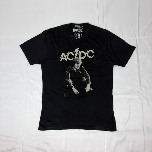 히스테릭 글래머 x AC/DC 앙거스 영 밴드 티셔츠