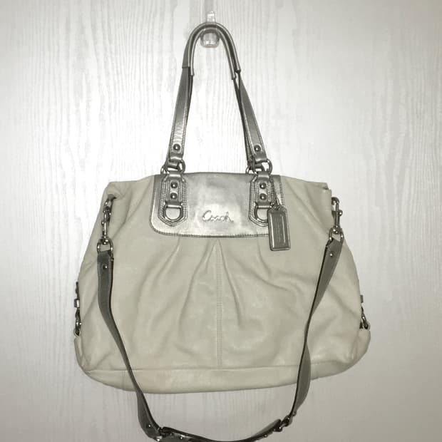 Coach vintage ivory &silver shoulder bag
