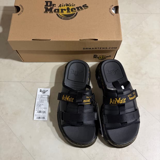 새상품(230)닥터마틴 에이스 로고 마일드 레더 스트랩 플랫폼 슬라이드