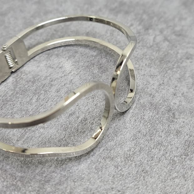 bangle bracelet