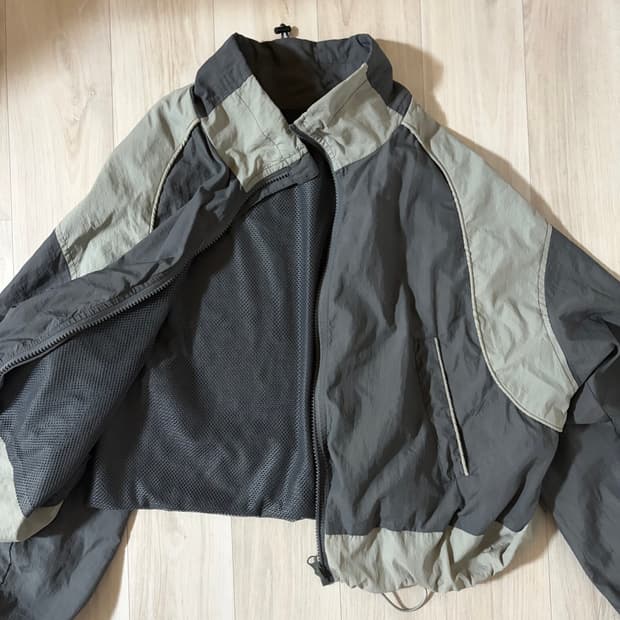 vintage short windbreaker