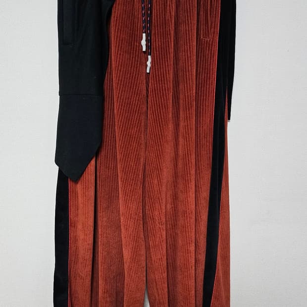 Maison Mihara Yasuhiro 레이어드 벨루어 팬츠