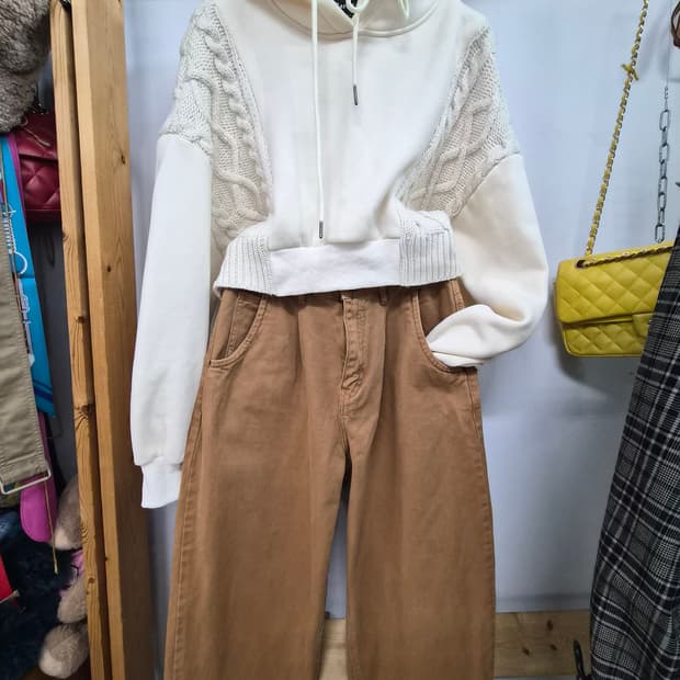 니트 케이블 후드. 자라 커브드 팬츠