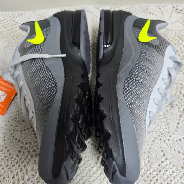 새상품)나이키에어맥스 인비거 230