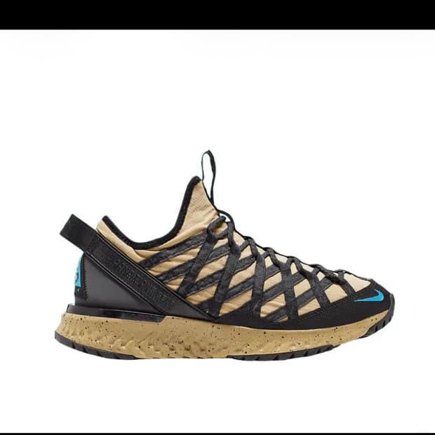 나이키 ACG 리액트 테라 고비 파라슈트 베이지