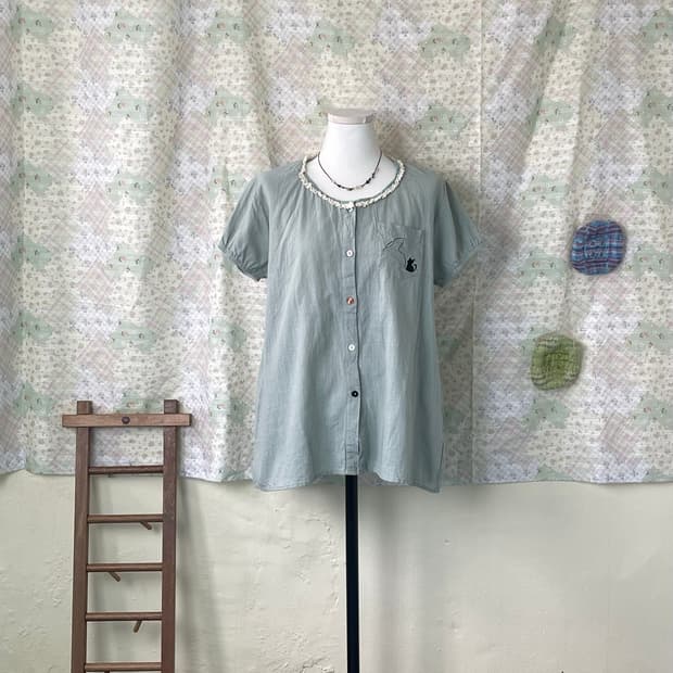 모리걸 민트 자수 블라우스