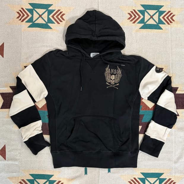 밴슨 스컬 자수 스트라이프 후드