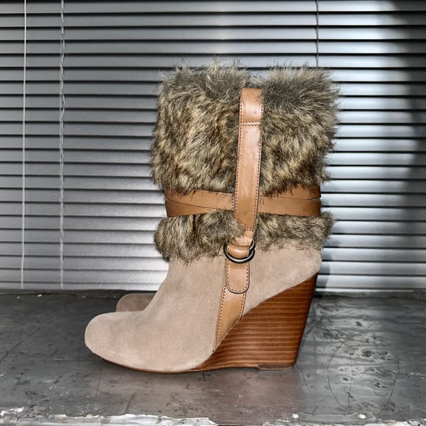 00s 스웨이드 & 퍼 웨치힐 부츠