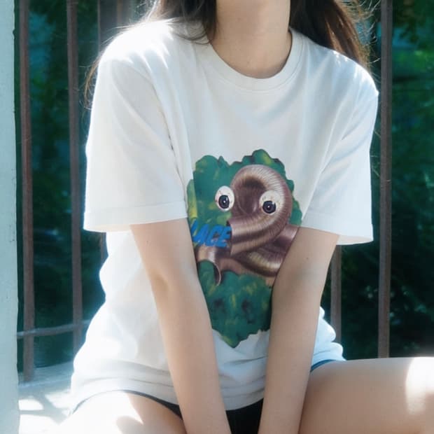 팔라스 웜 그래픽 반팔 티셔츠