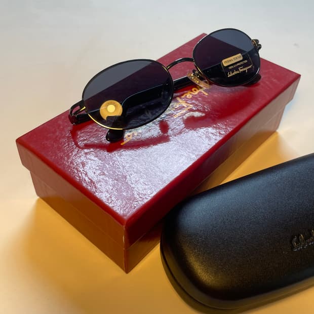 Feragamo 살바토레 페라가모 사의 빈티지 선글라스 입니다.