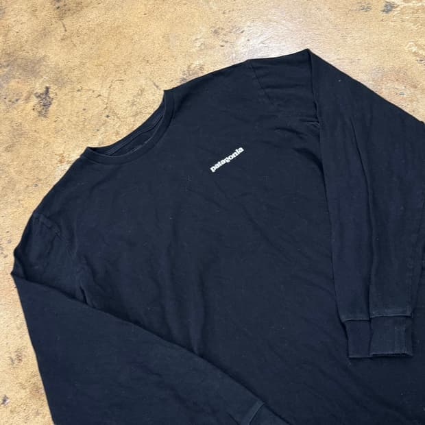 [정품/M] 파타고니아 백프린팅 긴팔티셔츠 블랙 b16
