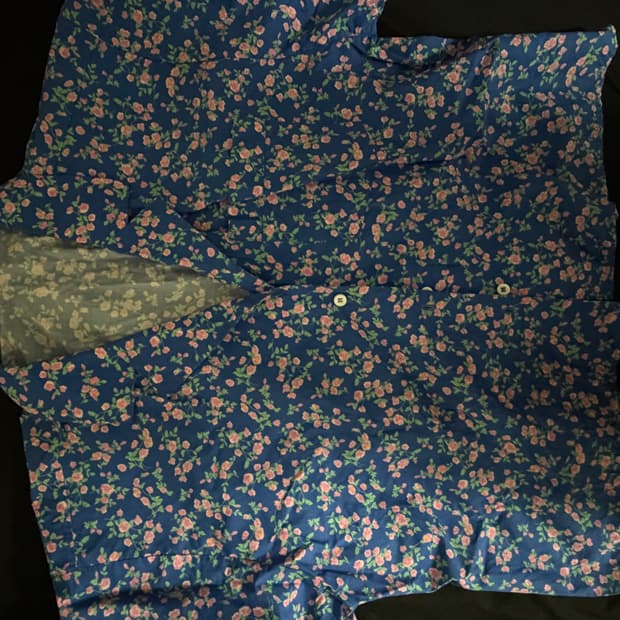 크세니아슈나이더 반팔셔츠