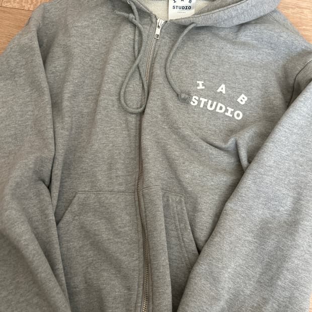 아이앱 스튜디오 후드집업 그레이