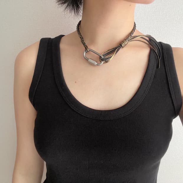 short tail glitter gold necklace