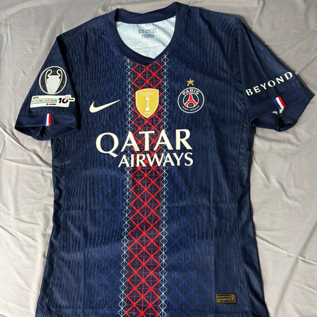 25/26 PSG 파리 생제르망 홈 어센틱 유니폼 흐비차