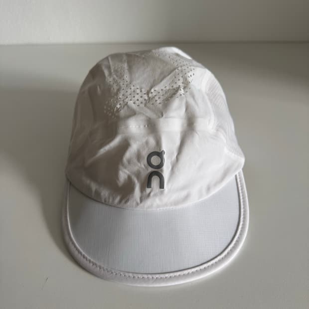 ON running Ultra Cap White