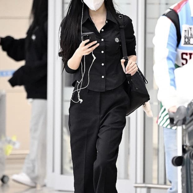 문가영 닉앤니콜 미니멀 핀턱 프리 셔츠