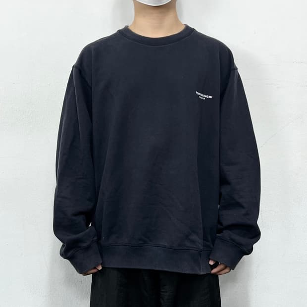 우영미 21ss 스퀘어 라벨 맨투맨