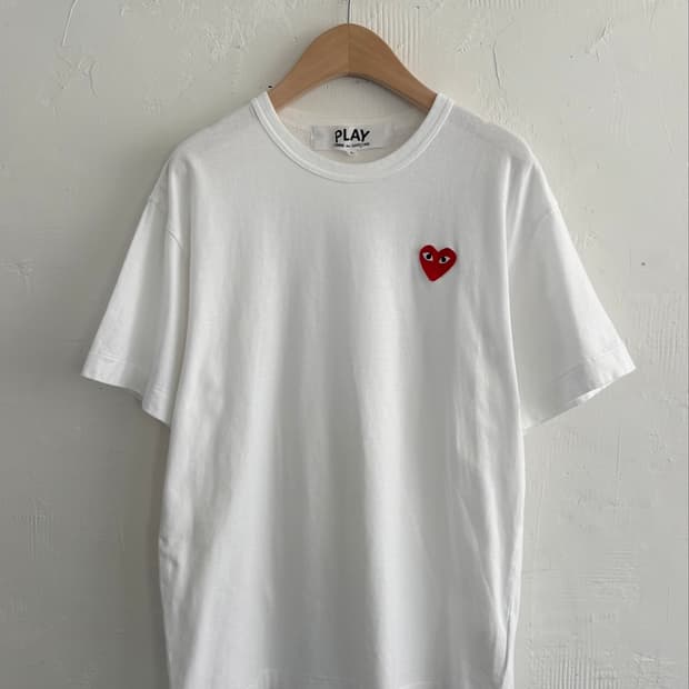 COMMEdesGARCONS 꼼데가르송 레드와펜 화이트컬러 티셔츠