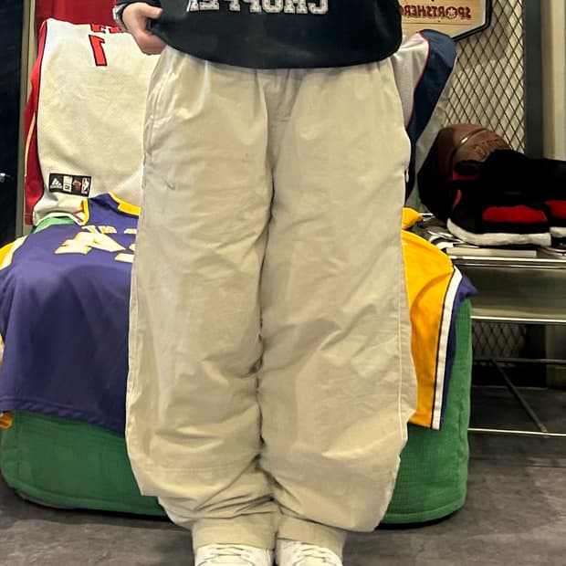  Nike beige track pants