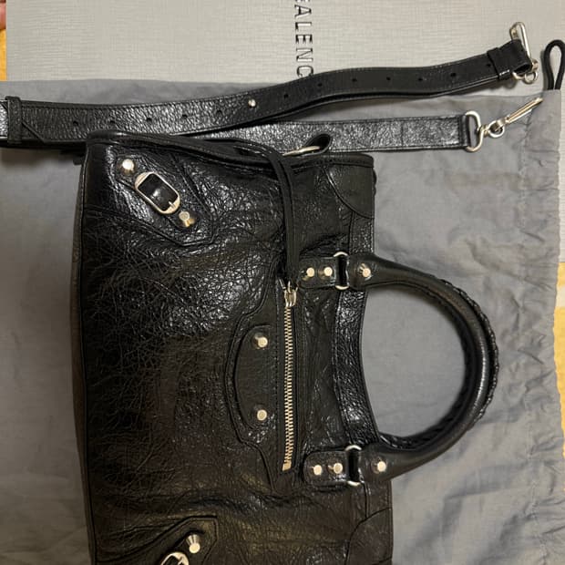 발렌시아가 르시티 스몰 25ver. 블랙 실버