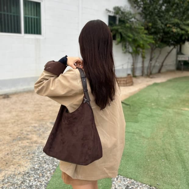 오브히 플럼 스웨이드 호보백