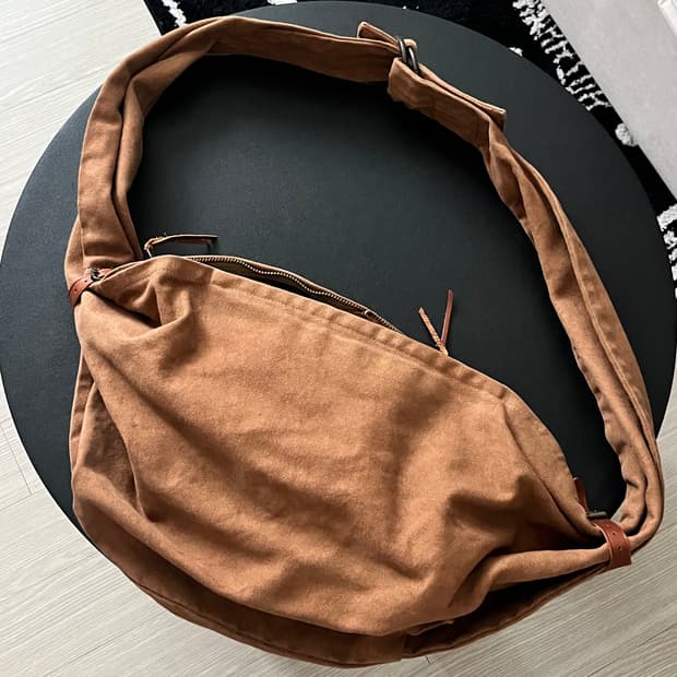 캐피탈 캔버스 스너프킨백 캬라멜