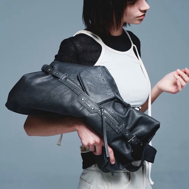 다이닛 STUD DETAIL POINT POCKET BAG 포켓 백