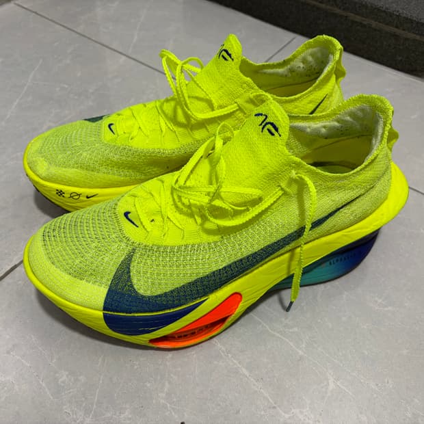 나이키 알파 플라이 볼트 컬러