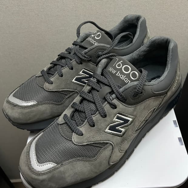 뉴발란스 CM1600 다크그레이